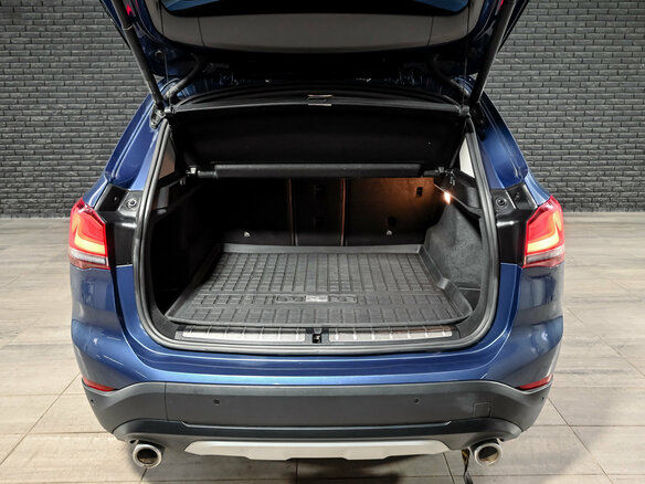2021 BMW X1 20i xDrive II (F48) Рестайлинг, синий - вид 6