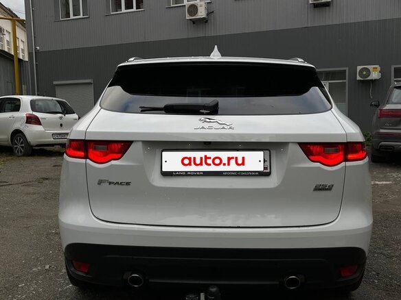 2017 Jaguar F-Pace I, белый, 2500000 рублей - вид 3