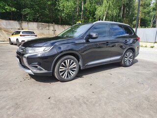 2015 Mitsubishi Outlander III Рестайлинг 2, чёрный, 1700000 рублей, вид 1