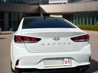 2019 Hyundai Sonata VII (LF) Рестайлинг, белый, 2300000 рублей, вид 4
