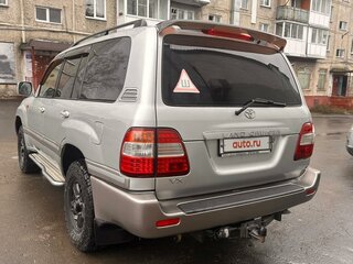 2006 Toyota Land Cruiser 100 Series Рестайлинг 2, серебристый, 2800000 рублей, вид 4
