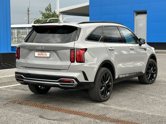 2023 Kia Sorento IV, серый, 4300000 рублей - вид 4