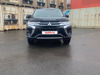 2017 Mitsubishi Outlander PHEV III Рестайлинг 2, чёрный, 2350000 рублей, вид 1
