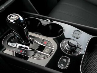 2017 Bentley Bentayga I, белый, 10900000 рублей, вид 4