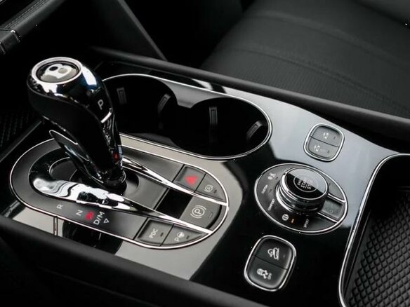 2017 Bentley Bentayga I, белый, 10900000 рублей - вид 3