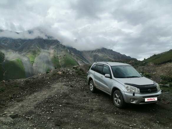 2003 Toyota RAV4 II (XA20) Рестайлинг, серебристый, 800000 рублей - вид 1