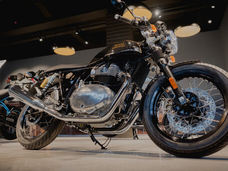 2025 Royal Enfield Continental GT, серебристый, 737000 рублей, вид 2