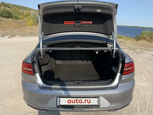 2018 Volkswagen Passat B8, серебристый - вид 4
