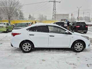 2017 Hyundai Solaris II, белый, 850000 рублей, вид 2