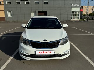 2015 Kia Rio 6-speed III, белый, 850000 рублей, вид 1
