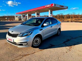2016 Kia Rio III Рестайлинг, серебристый, 1100000 рублей, вид 1