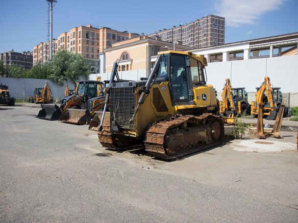 2011 John Deere 850J, золотистый - вид 1