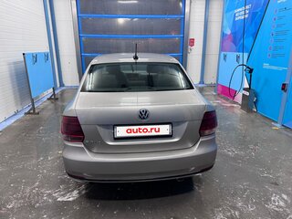 2017 Volkswagen Polo V Рестайлинг, серебристый, 748000 рублей, вид 3