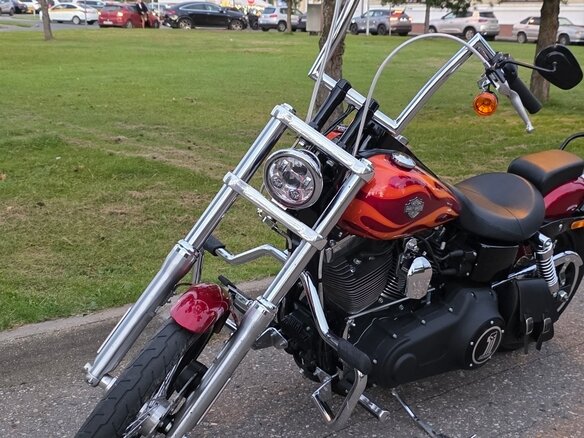 2012 Harley-Davidson Dyna Wide Glide, пурпурный, 1280000 рублей - вид 9