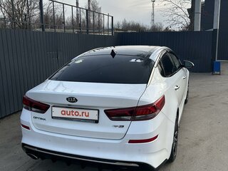 2019 Kia Optima IV Рестайлинг, белый, 2300000 рублей, вид 4
