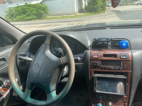 1998 Nissan Maxima IV (A32), красный - вид 4