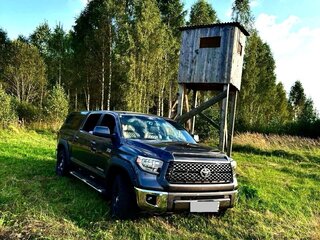 2016 Toyota Tundra CrewMax II Рестайлинг, серебристый, 4000000 рублей, вид 2