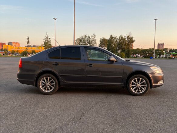 2010 Skoda Octavia DSG7 II (A5) Рестайлинг, серый, 850000 рублей - вид 4