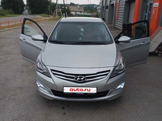 2016 Hyundai Solaris I Рестайлинг, серебристый, 1080000 рублей, вид 2