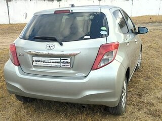2013 Toyota Vitz III (XP130), серый, 698500 рублей, вид 3
