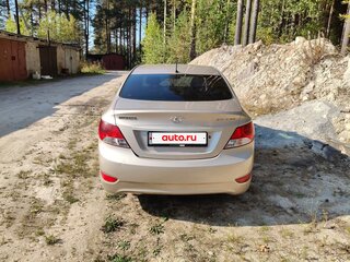 2012 Hyundai Solaris I, бежевый, 600000 рублей, вид 4