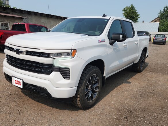 2022 Chevrolet Silverado Crew Cab IV (T1XX) Рестайлинг, белый, 5610000 рублей - вид 1