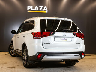 2015 Mitsubishi Outlander III Рестайлинг 2, белый, 1579000 рублей, вид 3