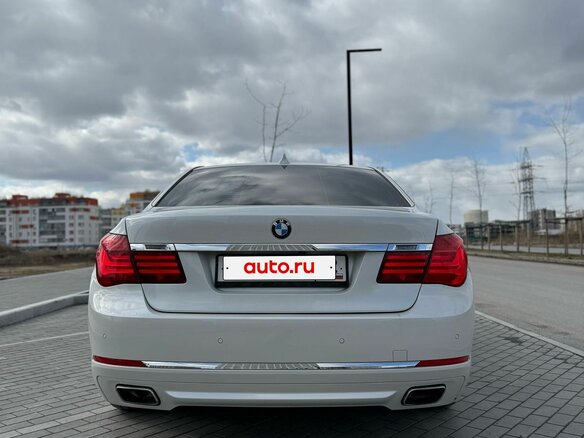 2015 BMW 7 серии Long 740Li xDrive V (F01/F02/F04) Рестайлинг, белый, 2700000 рублей - вид 4