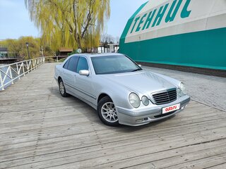 1999 Mercedes-Benz E-Класс 200 II (W210, S210) Рестайлинг, серебристый, 1100000 рублей, вид 3