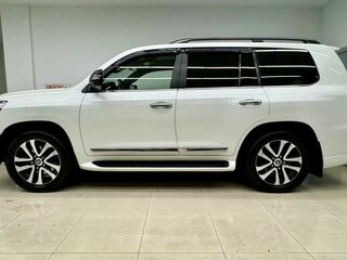 2019 Toyota Land Cruiser 200 Series Рестайлинг 2, белый, 7500000 рублей, вид 2