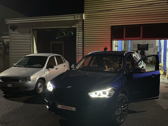 2015 BMW X1 20d xDrive II (F48), синий - вид 4