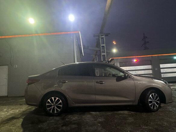 2017 Kia Rio IV, коричневый, 1250000 рублей - вид 5
