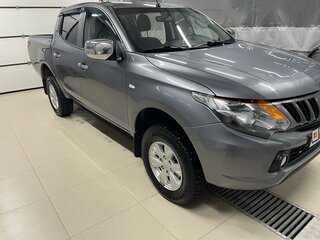 2017 Mitsubishi L200 V, серый, 1930000 рублей, вид 1