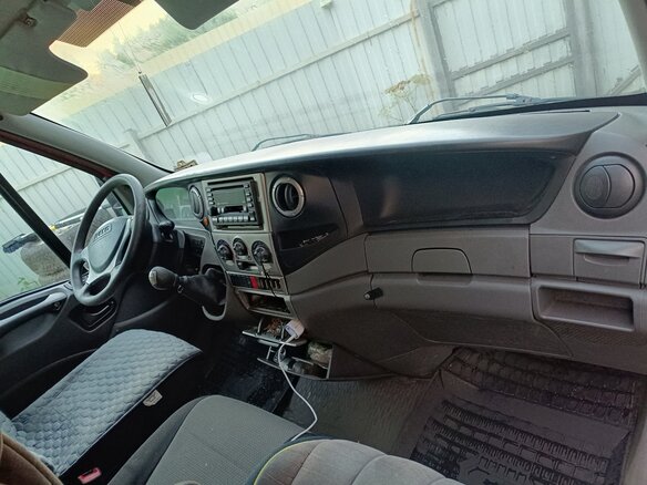 2011 Iveco Daily, красный, 1100000 рублей - вид 1