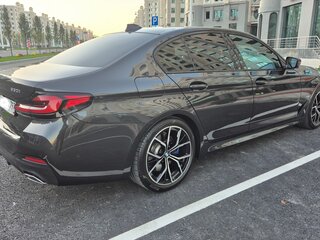 2021 BMW 5 серии 530i xDrive VII (G30/G31/G38) Рестайлинг, серый, 6150000 рублей, вид 3