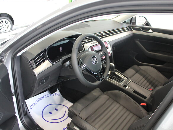 2017 Volkswagen Passat, серебристый - вид 7