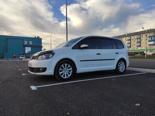2011 Volkswagen Touran I Рестайлинг 2, белый, 1100000 рублей, вид 3
