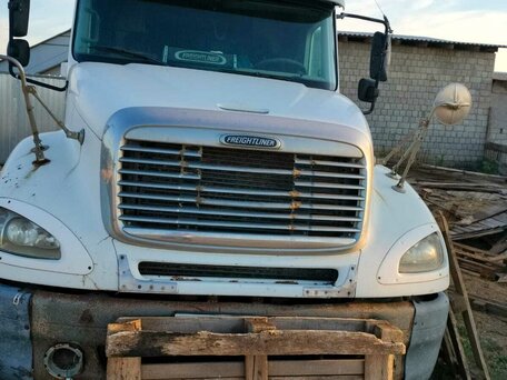 2003 Freightliner FLC, белый, 1100000 рублей, вид 1
