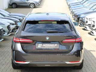 2025 BMW 5 серии 520d VIII (G60/G61/G68), голубой, 6900869 рублей, вид 5