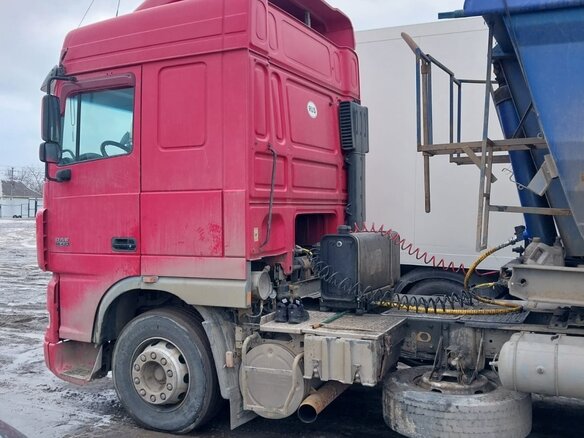 2005 DAF 95XF, красный, 3500000 рублей - вид 2