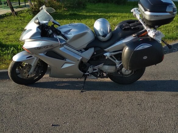 2003 Honda VFR 800, серебристый, 440000 рублей - вид 2
