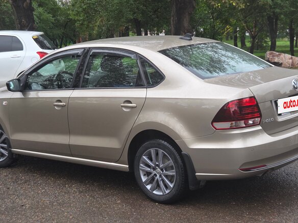 2020 Volkswagen Polo V Рестайлинг, коричневый, 920000 рублей - вид 2