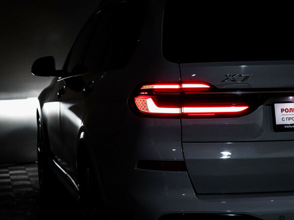 2022 BMW X7 40i I (G07) Рестайлинг, серый, 10488475 рублей - вид 19