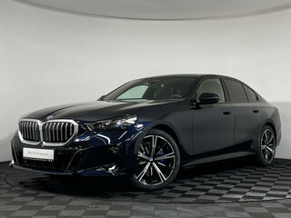 2026 BMW 5 серии 530i xDrive VIII (G60/G61/G68), синий, 9450000 рублей, вид 1