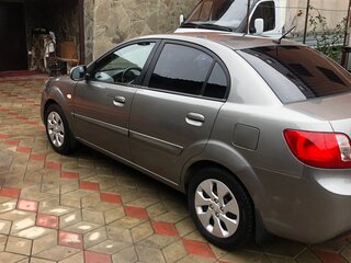 2011 Kia Rio II Рестайлинг, серебристый, 650000 рублей, вид 4