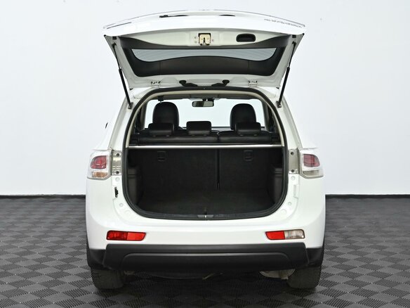 2013 Mitsubishi Outlander III, белый - вид 13