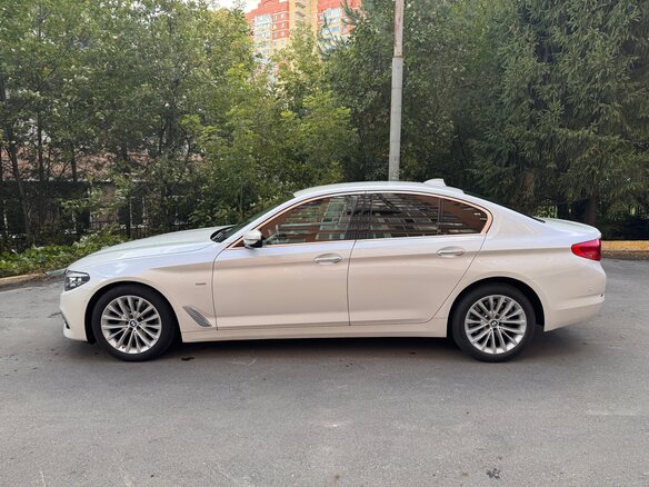 2018 BMW 5 серии 520d xDrive VII (G30/G31/G38), белый, 2650000 рублей - вид 2
