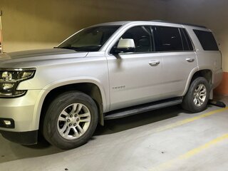 2016 Chevrolet Tahoe IV, серебристый, 3200000 рублей, вид 2