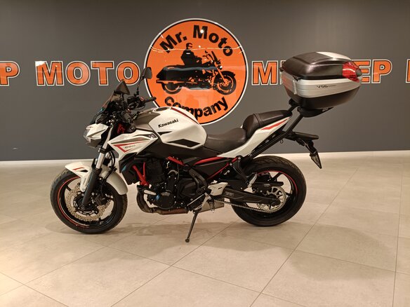 2022 Kawasaki Z 650, белый, 720000 рублей - вид 1
