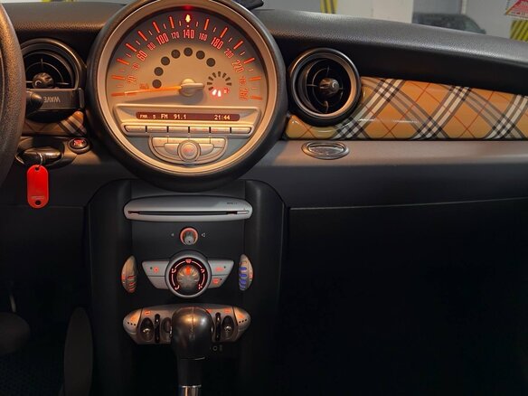 2010 Mini Hatch One II (R56) Рестайлинг, белый, 750000 рублей - вид 19